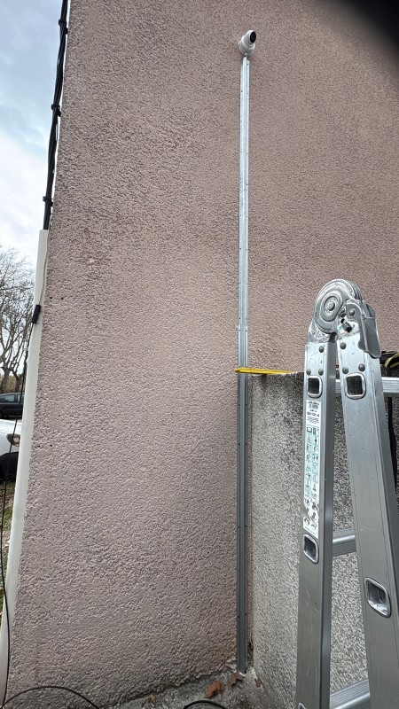 Installation de caméra de vidéosurveillance pour sécuriser l’entrée et les poubelles d’une résidence à Arles