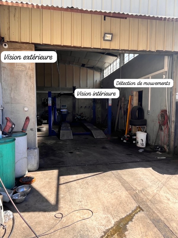 Installateur d’une sécurité électronique complète avec système d'alarme et caméras de vidéo surveillance dans un garage auto à Miramas en PACA