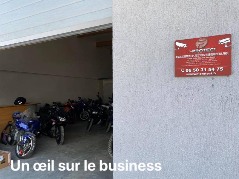 entreprise d'installation pour la pose d'un système d'alarme sans abonnement avec caméras de vidéo surveillance connectées pour un magasin de motos à Istres en PACA