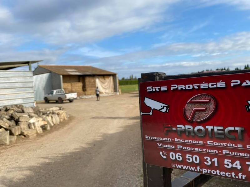 entreprise pour installer un système d'alarme anti-intrusion sans fil, sans abonnement, avec détection extérieure pour un agiculteur à Saint-Martin-de-Crau en PACA