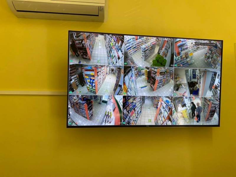 Installer des caméras de vidéo surveillance filaires avec grand écran et application téléphone pour une pharmacie à Manosque dans le PACA