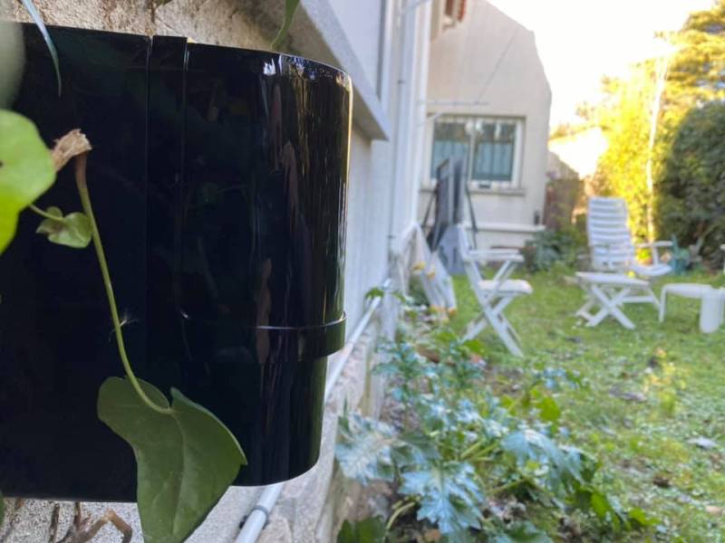 installer un système d'alarme anti intrusion sans abonnement avec détection extérieure via barrières infra rouge tout autour de la maison à Marseille en PACA