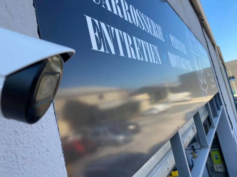 installer un système d'alarme intrusion avec caméras de vidéo surveillance filaires, enregistreur, disque dur et application smartphone pour un garage auto à Perpignan 66 en Occitanie