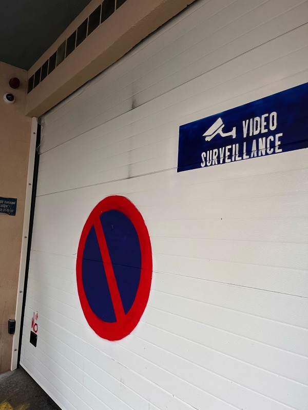 Installation de systèmes de vidéosurveillance pour sécuriser deux garages marseillais contre les intrusions discrètes