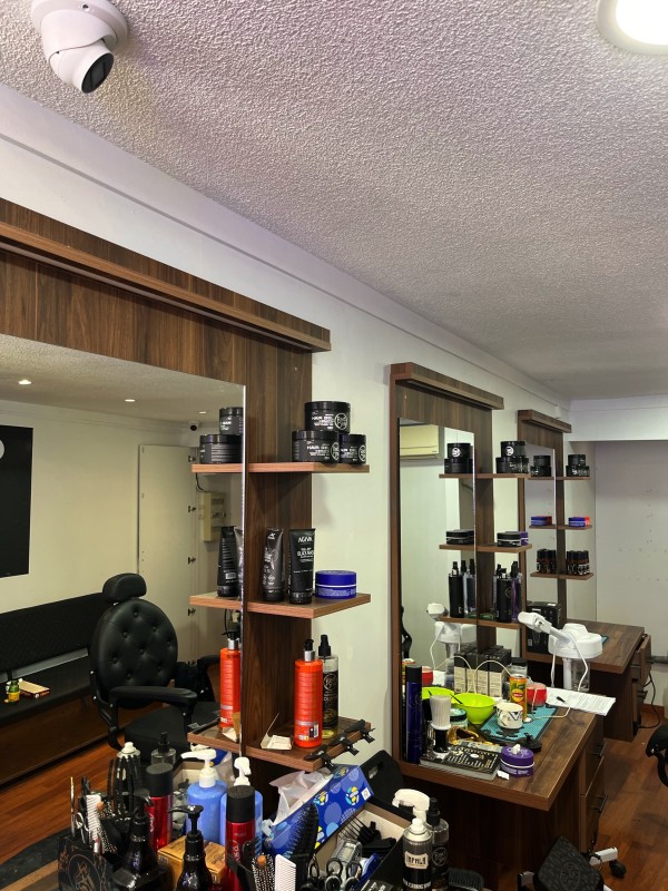 
Installation de caméras de vidéosurveillance chez un salon de coiffure à Gap : prix, sécurité et sérénité au quotidien

