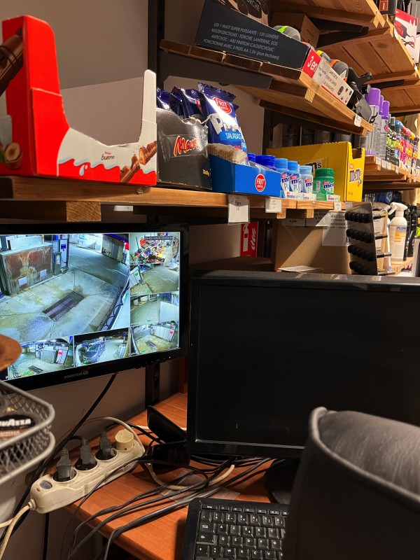 installer une vidéo protection de très haute résolution 4K avec alarme connectées sur le téléphone pour la station de lavage DELTA MOUSSE à Fourques près de Arles en PACA