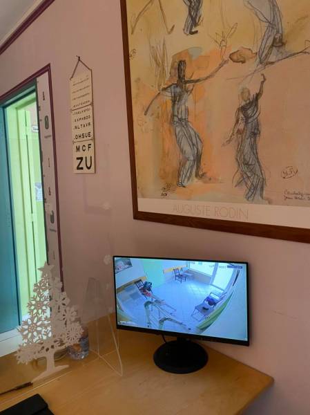 installer un système d'alarme anti-intrusion sans fil, sans abonnement, avec caméra connectée, écran, application smartphone et enregistreur chez un medecin à Marignane en PACA