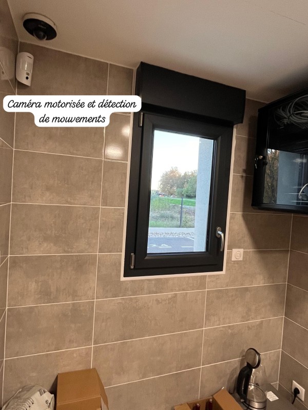 Trouver un installateur à Nimes pour la pose d'une alarme avec caméra qui tourne