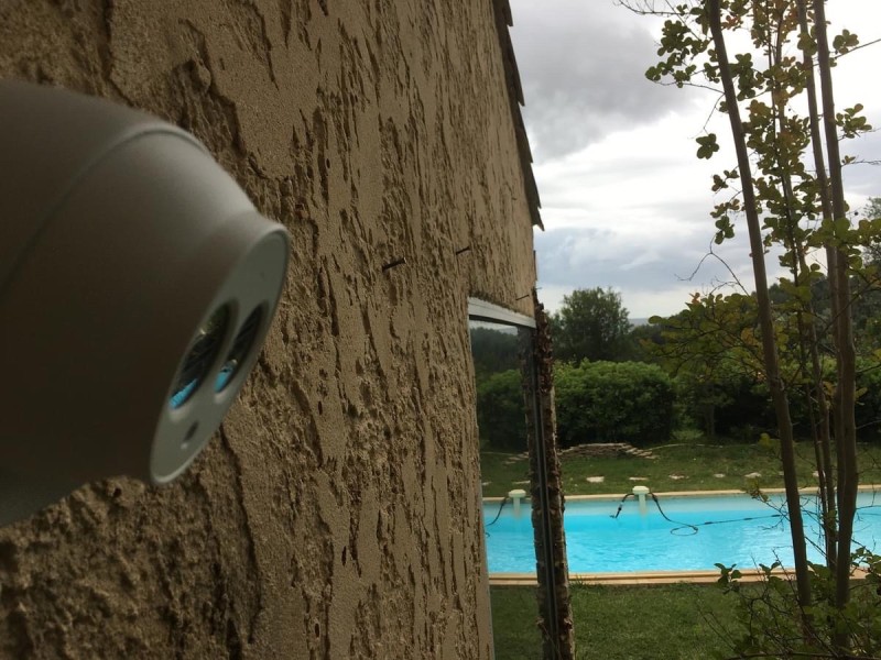 Entreprise pour la pose d’un système d’alarme avec caméras de vidéo-surveillance connectées, vue sur la TV et détection extérieure sans fil à Saint-Remy-de-Provence dans les Alpilles