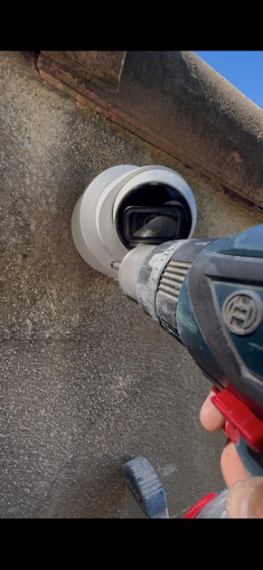 Installation tribride de caméras de surveillance à Allauch : CVI 4K, IP longue portée et Wi-Fi