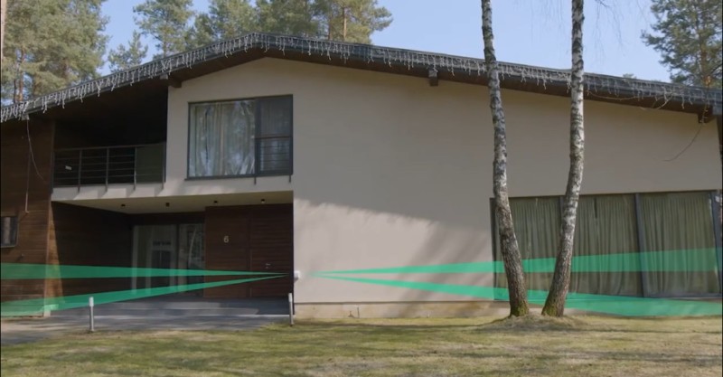 installateur de système d'alarme avec radars de 2 ou 3 faisceaux de chaque côté pour protéger les façades