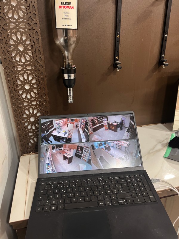 Installation de vidéosurveillance et alarme sans fil pour une bijouterie à Aubagne – Sécurité maximale et protection contre le brouillage