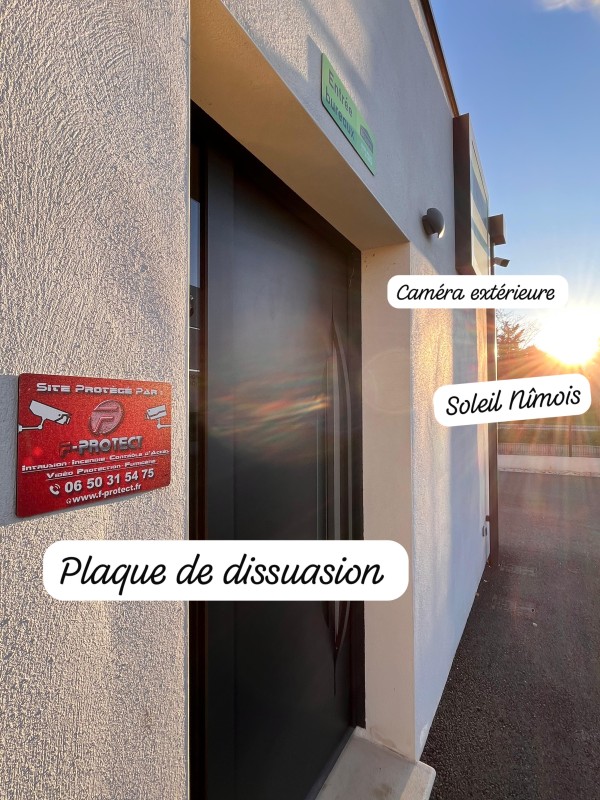 Locaux professionnels mis sous alarme avec caméras de surveillance intelligentes 360° PTZ à Nîmes