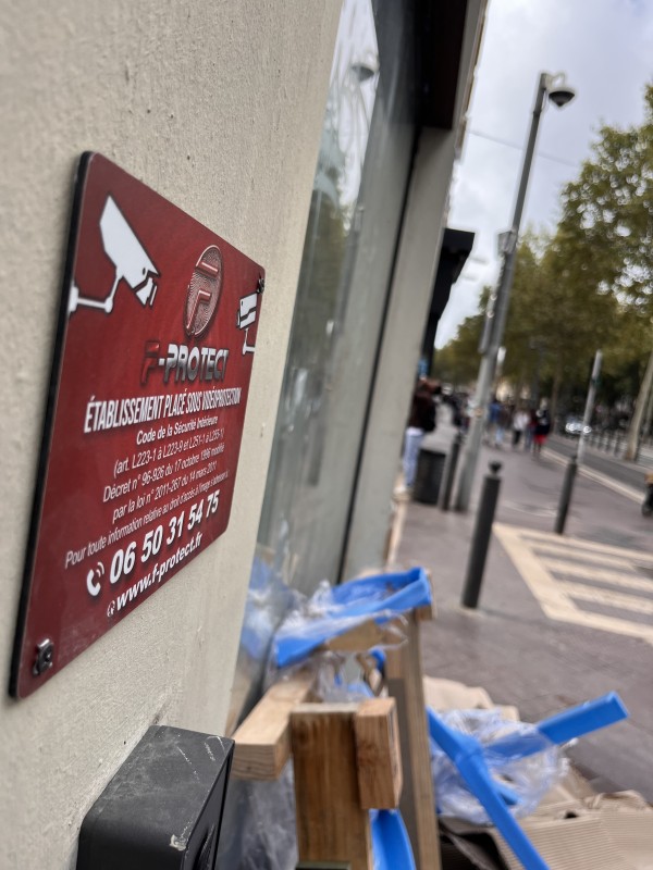 Mettre son commerce sous système d'alarme avec caméras de surveillance à Marseille
