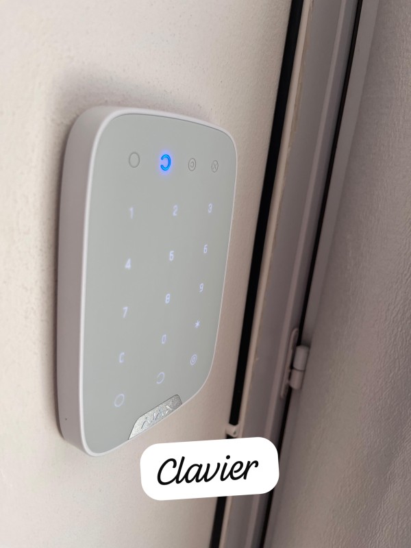 Pose d'un joli clavier pour armer mon système d'alarme à Ventabren près d'Eguilles