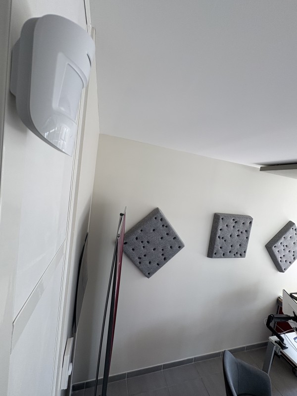 Installation d’un système d’alarme professionnel pour une agence AXA : pourquoi les experts du risque nous font confiance