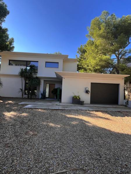 Installation de Caméras de Vidéosurveillance IA et Système d’Alarme Connecté à Ensues-la-Redonne pour une Sécurité Optimale