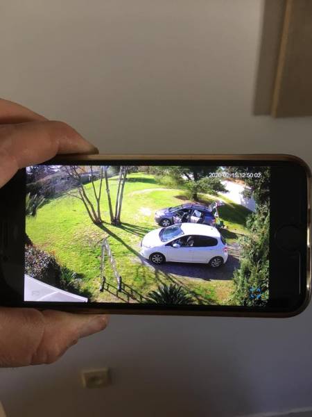 Gardez un oeil chez vous grace à nos caméras de surveillance connectées à votre système d'alarme à petits prix, à Montpellier