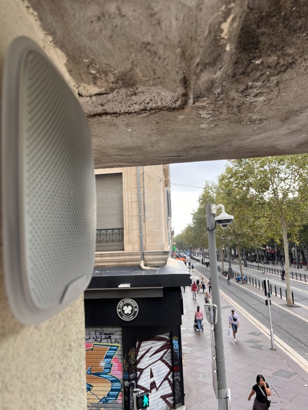Mettre son commerce sous système d'alarme avec caméras de surveillance à Marseille