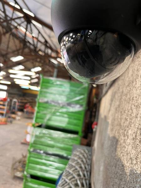 Trouver une entreprise pour l'installation et la rénovation de caméras de vidéo-surveillance IP avec sirène, gyrophare et IA intégré à Rognac