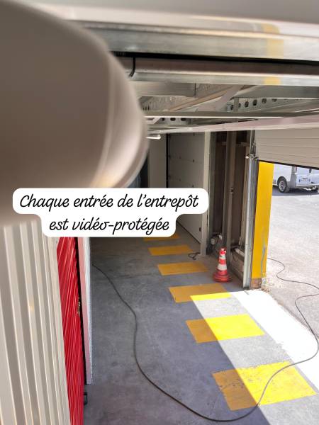 Trouver un installateur à Miramas pour la pose de caméras de vidéo surveillance filaire qui filment en couleur la nuit dans un entrepôt de garde meuble