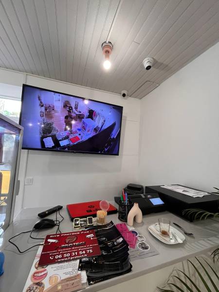 Installer des caméras de surveillance pour la caisse enregistreuse et le salon chez une esthéticienne à Montpellier