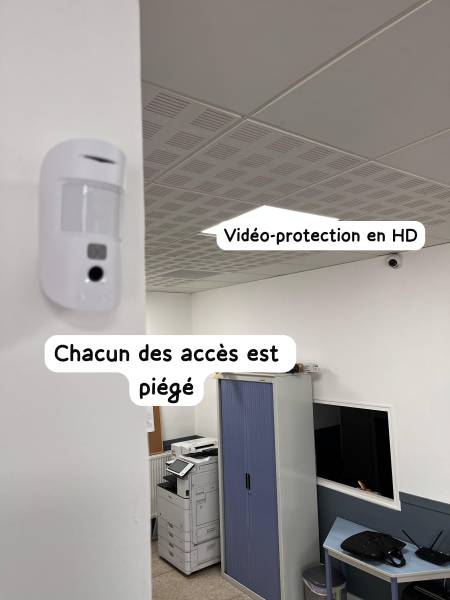 Protégez votre local professionnel contre le cambiolage grâce à nos systèmes d'alarme sans abonnement avec application smartphone et lecteur de badges à Marseille