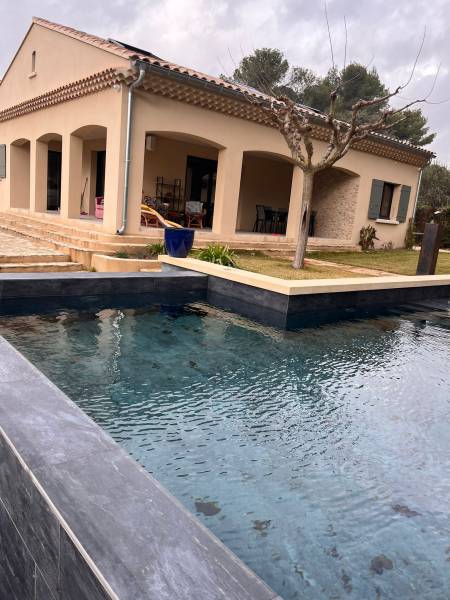 Installation de caméras de surveillance filaires, sécurité haut de gamme, protection maison, entreprise, Martigues, qualité, fiabilité, sans abonnement