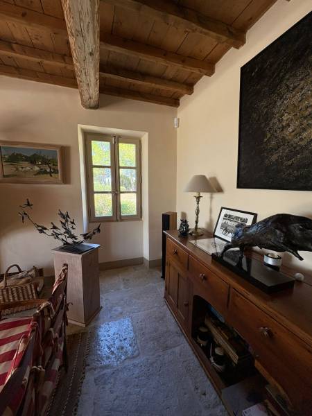 Installation d’un système d’alarme performant pour une maison à Sénas – Sécurité, sérénité et modernit