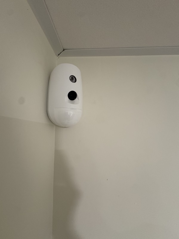 Installation d’un système d’alarme HIKVISION pour bureaux professionnels à Aix-en-Provence