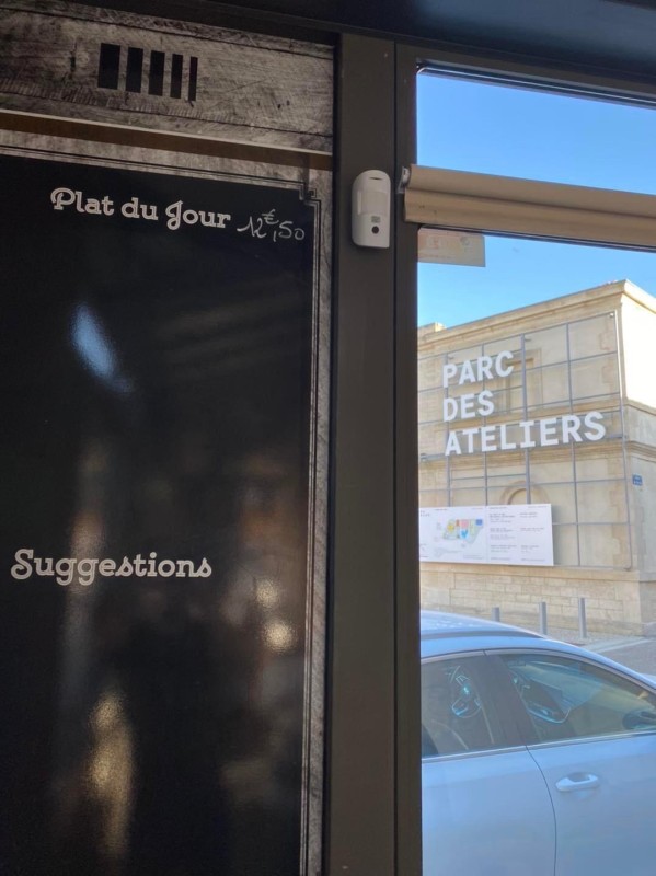 Trouver un installateur pour un système d'alarme avec caméras de surveillance application simple sur le téléphone pour un restaurant à Arles en PACA