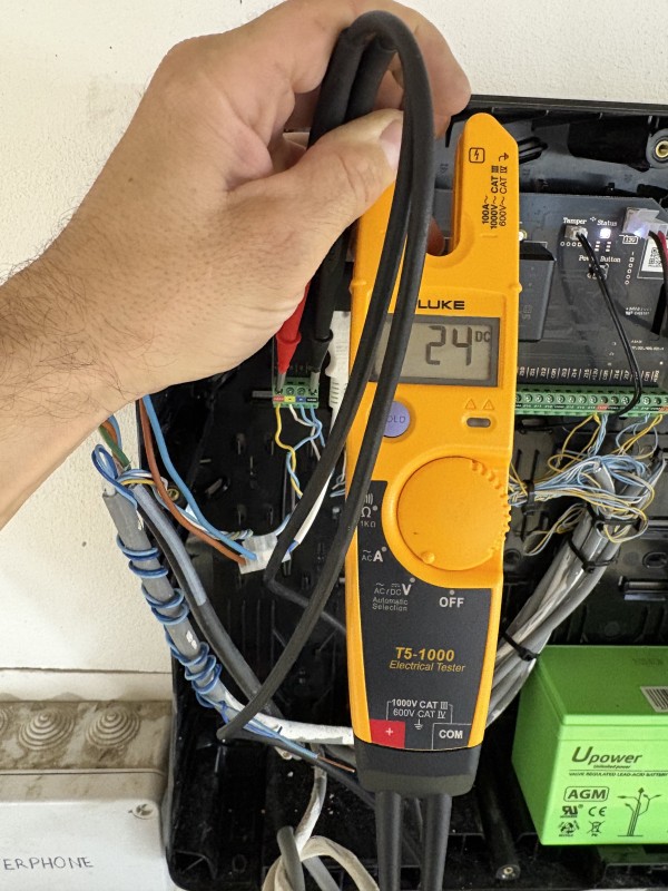 Sécurisation d’un lycée à Istres : extension d’alarme filaire AJAX Fibra pour les ateliers techniques