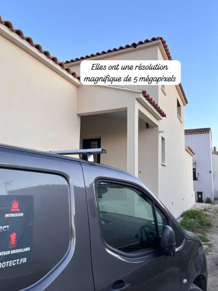 Installation de caméras de vidéo-surveillance filaires extérieures pour une maison à Nîmes, combien ça coûte?